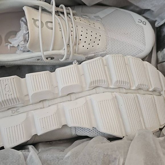 On Running Cloud 5 All White men
Size 11 New .. - Picture 6 of 6
